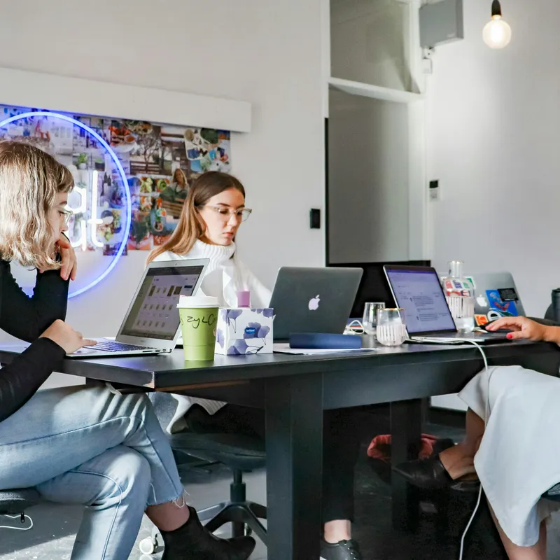 ¿Por qué una agencia de marketing debe alojarse con CubePath?